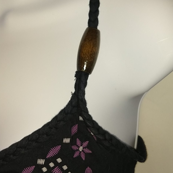 Black boho tank with ruffle bottom - Picture 4 of 7